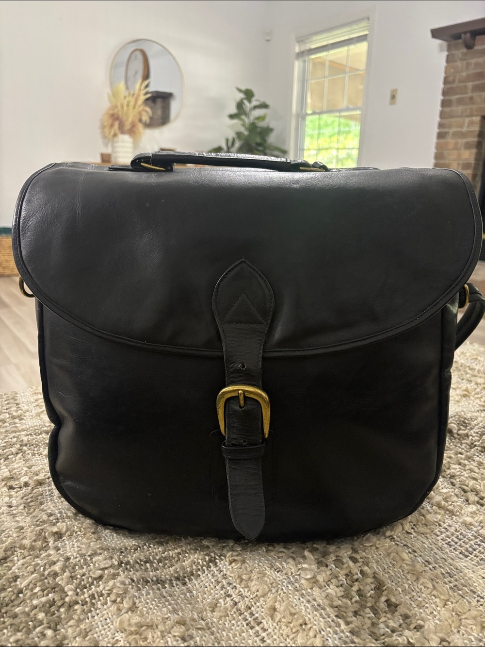 Wilson Leather Black Men's Convertible Messenger Backpack Bag with Brass Buckle - Picture 2 of 16